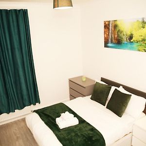Cricklewood Deluxe Ensuite Room